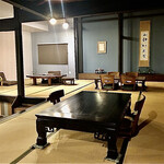 そば 六郷 - 広々と落ち着く店内（承認済み）