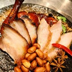 中華厨房 一歩 - 特製窯で焼き上げた香港式叉焼