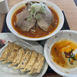 らー麺 畑 - 赤城盛り辛みそチャーシュー麺　1140円 赤城の餃子　360円円