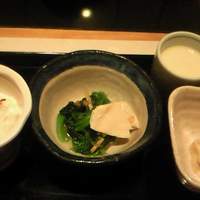 豆富料理と吟醸せいろ蒸し 八かく庵 大阪ステーションシティ店 - 付きだし
