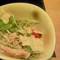 豆富料理と吟醸せいろ蒸し 八かく庵 大阪ステーションシティ店 - 湯葉サラダ