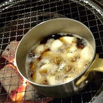 やきにくホルモン 幸心 - ニンニクホイル焼き