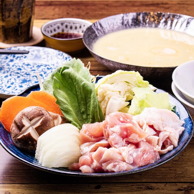 炭焼き大山鶏とあご出汁おでん ごろ兵衛のおすすめ料理 博多風とろだく水炊き