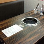 やきにくホルモン 幸心 - 店内