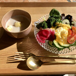 Village SEDO - セットにつくスープとサラダ