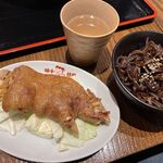 味千拉麺 - 豚足　250円
            ピリ辛木耳　200円