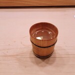 Sushi Iwao - 小さな樽ではまぐりの一番出汁