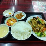Honkonya - きくらげ、豚肉、卵炒めランチ