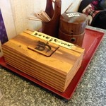 うなぎ 魚政 - 呼び鈴と山椒