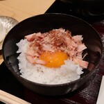銀座 稲葉 - 特製出汁醤油を使った卵かけご飯（TKG）＋削りたての鰹節