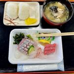 江口蓬莱館 - 刺身盛　580円→500円
あら汁・おにぎりお振舞い