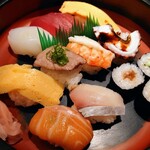 Echizensushi - 令和5年1月 ランチタイム
                        寿司定食のにぎり9貫、細巻き3貫