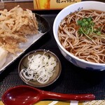 味奈登庵  - かけそばにごぼうのかき揚げと揚げもち