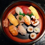Echizensushi - 令和5年1月 ランチタイム
                        寿司定食のにぎり9貫、細巻き3貫