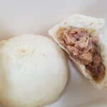 パオパオ - 料理写真:肉まん。