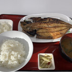 Himono Shokudou - アジ＋定食（通常250gご飯少なめ、味噌汁、小鉢、漬物）
      650円＋350円