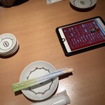 餃子屋 赤星 - オーダーはタブレットで。