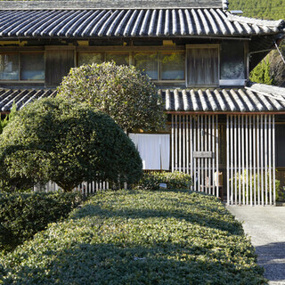 古民家を改装した、庭屋一如の空間
