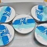 芳林堂 - 「水ようかん」開けた状態（2段で10個、外へ1個）です（2013/6/9UP）