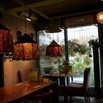 馬来西亜マレー - バティックを多く取り入れたアジアンテイストの店内
                                