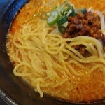 元祖 タンタン麺 - 麺はかためのツルとした食感