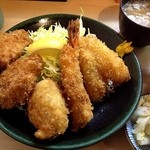 とんかつ春 - スペシャル定食1080円
      