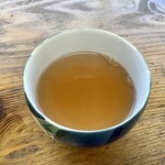 農家屋台いい麺亭 - 温かいレンコン茶を入れてくださいました。