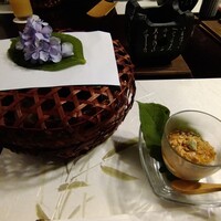 黒茶屋 - かごに入った前菜盛り合わせ