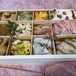 中国料理 旬輝 - 上段。これ、わかりづらいんだけど、2段あるのよ。ローストビーフの下にローストビーフ。鮑も四つのしたにまた鮑。