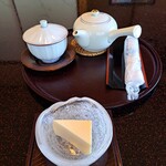 福松荘 - 部屋に入るとチーズケーキ