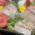 一心 - ネギトロの甘みと、軽く炙った太刀魚の淡白さも秀逸。