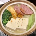 大衆あさひ - 湯豆腐　色々入ってます