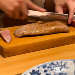 くるますし - 金目鯛を切る