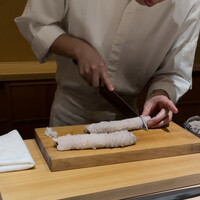 くるますし - 大穴子を切る