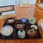 そば工房「源助さん」 - わざわざ箸置きを近くまで寄せて蓋を開けて下さった
ありがとうございます！