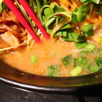 麺酒房 龍安 - スープ