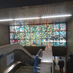 うなぎ 魚政 - 新橋駅のクジャクが描かれた大きなステンドグラスは綺麗でした。