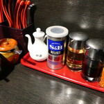 麺酒房 龍安 - 卓上調味料