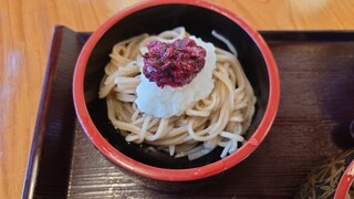 Gensuke San - ○梅おろし
                        解した梅干しと大根おろしが蕎麦の上に載ってた。
                        
                        結構梅干しが効いてて酸っぱい！
                        
                        サッパリとは蕎麦が食べられる。