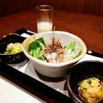 Awajishima To Kurae - 『がんもどき』
                        『海老と白菜のお浸し』
                        『蕎麦としらすのハリハリサラダ』
                        『洋梨の食前酒』
                        