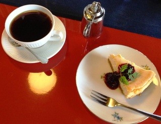 Hitofusa no Budou - 深入り味わいコーヒーと、ベークドチーズケーキ