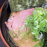 横浜家系らーめん 雷家 - チャーシュー。