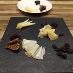 chichi cheese factory AND wine - チーズ（アッペンツェル、テトドモアンヌ、グラナバダーノの盛り合わせ）