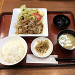 双喜亭 - 生姜焼定食990円（ごはん半分）