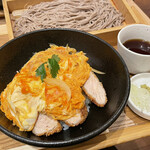 中村麺兵衛 -  厚みかつ丼と蕎麦(冷) 980円