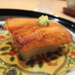 まき村 - 冬瓜の小柴の穴子載せ　冬瓜は歯ごたえを残して炊きあげてあります