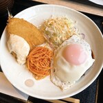 和牛もつ鍋・焼酎酒場 どんまい - ハンバーグ＋アジフライ