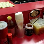 家系ラーメン とらきち家 - 卓上味変調味料1