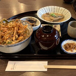 軍次家 - 相方は煮魚と天ぷらセット。天ぷらは天丼に変更した。