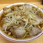 ラーメン二郎 - 小ブタラーメン 750円　麺半分・ニンニク・カラメ・アブラ